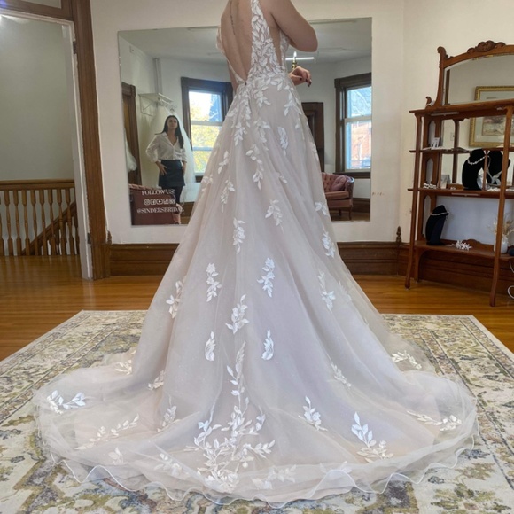 Wedding dress - Picture 5 of 5
